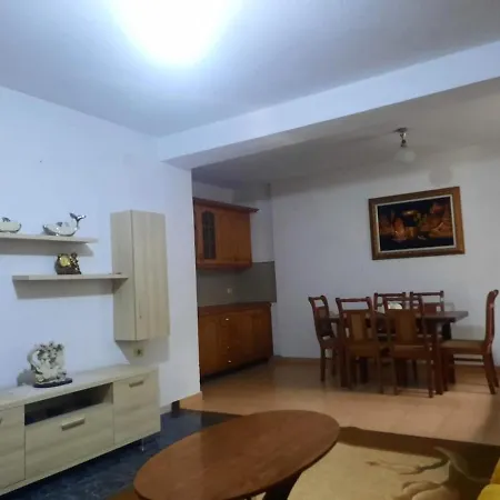 Cozy تيرانا